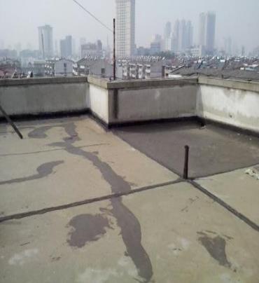 上街漏水维修 楼顶漏水是什么原因，楼顶漏水维修方法是什么?